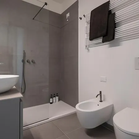 Апартаменты Bright 2br - 2ba - Garden - Ac - Болонья